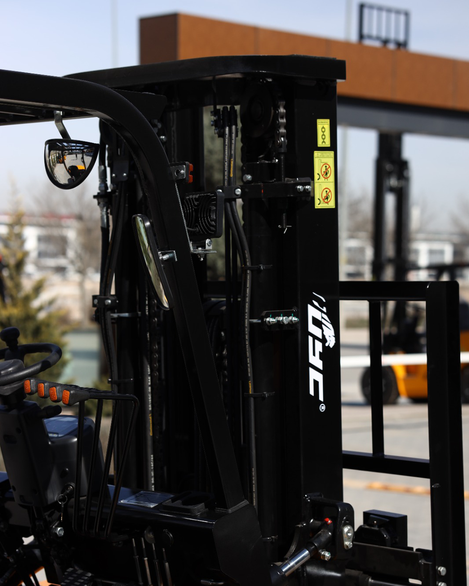 CPD30 3 TON LİTYUM AKÜLÜ FORKLİFTLER